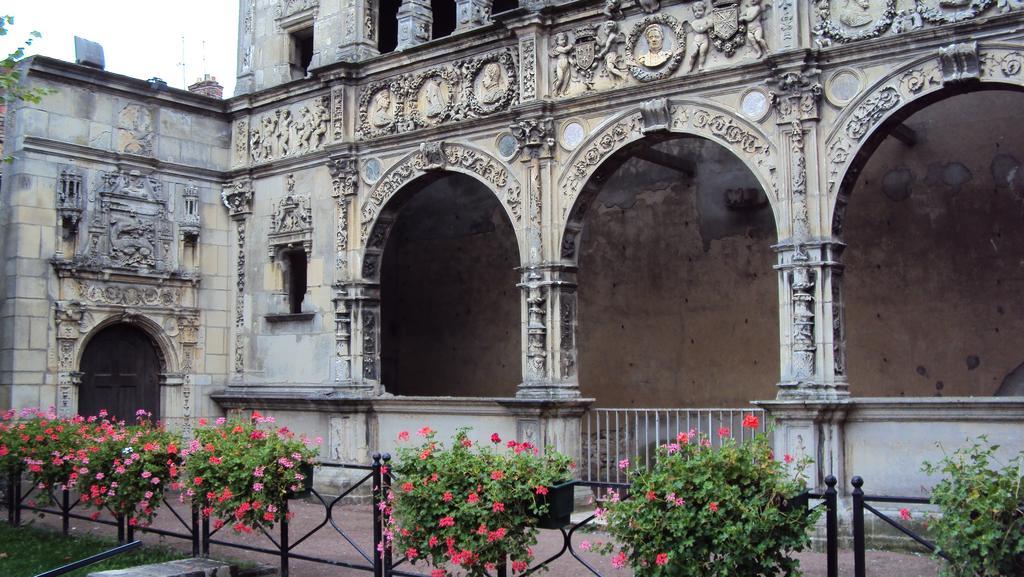 Le 3 Rue Grande Bed & Breakfast Moret-sur-Loing Eksteriør bilde